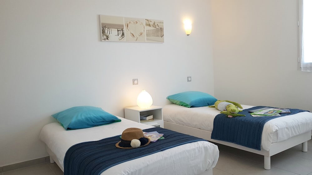 Charente-maritime, villa Aix, résidence de vacance, chambre 2 lits simples pour petits et grands