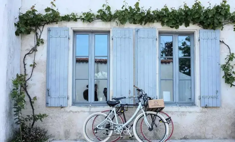 Holidays Ile de Ré Charente maritime, discover the islands of Oléron Aix Madame by bike from Fouras
