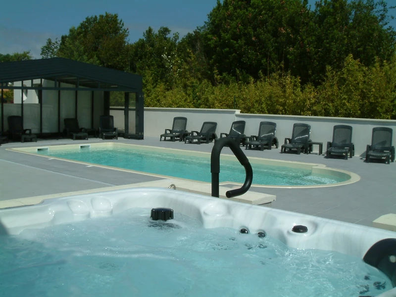 Détente et bien-être dans un gite de la résidence de vacances avec piscine, location proche La Rochelle