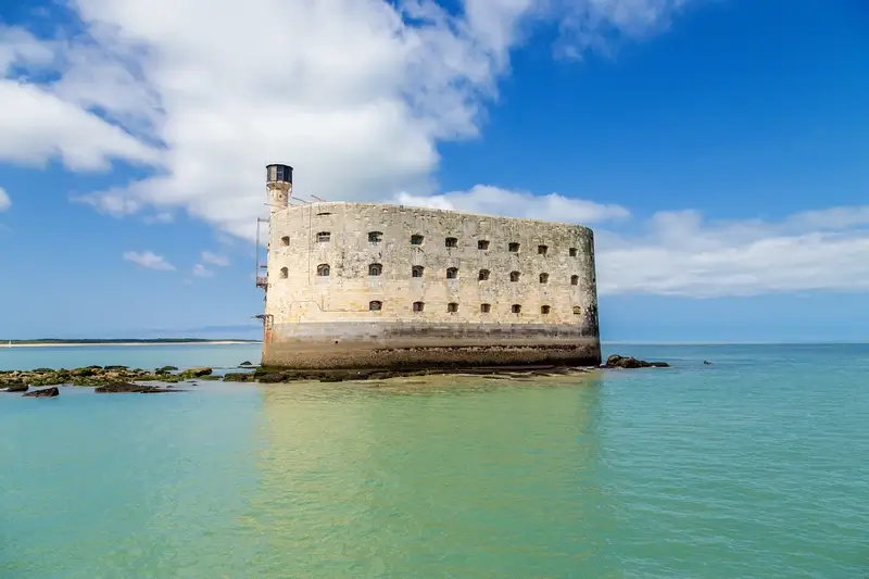 Fort Boyard emblème de la villa Boyard gite avec piscine pour 2 à 4 personnes Fouras Charente maritime