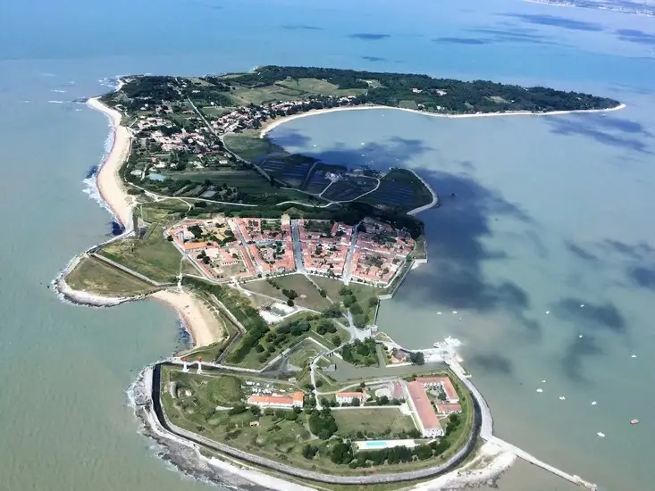 Ile d'Aix emblème de la villa Aix maison de vacances avec piscine pour 4 à 7 personnes en Charente-maritime