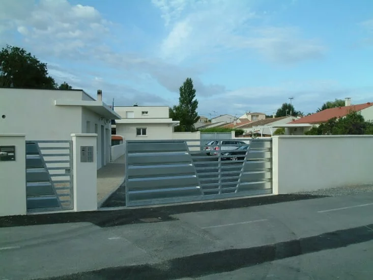 Your safety is our priority and this is evident from the entrance gate of the holiday residence "Les Thalassiles".