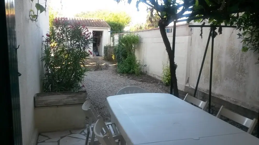 Terrasse sous la tonnelle de la Villa La Mouclière, Vacances à Fouras, Charente-Maritime