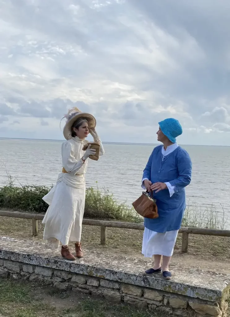 Visite théâtralisée Fouras, Belles toilettes et tricot de peau