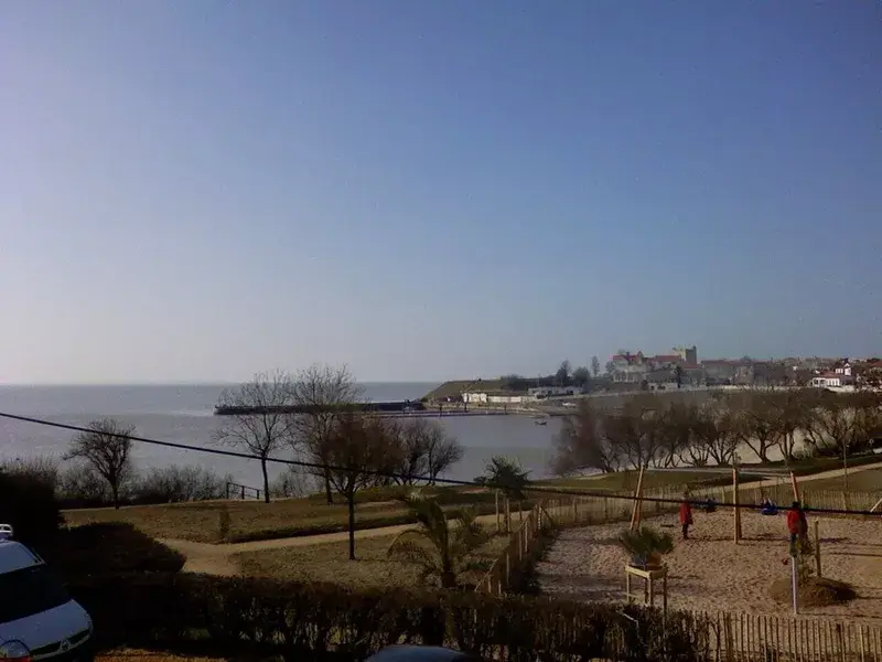 Vacances à Fouras, Charente-Maritime, vue du balcon de la Villa La Mouclière au lever du soleil,